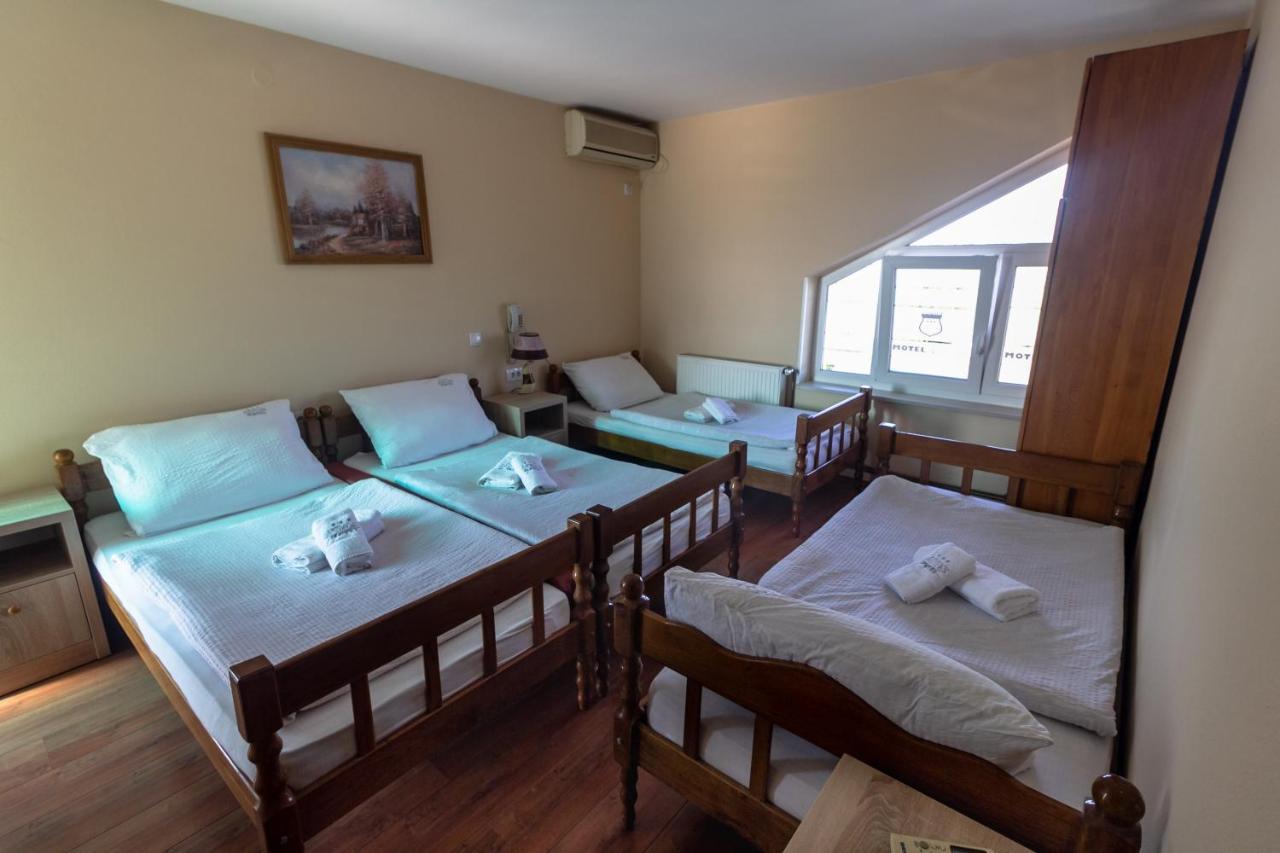 Motel Atos Лакташи Екстер'єр фото